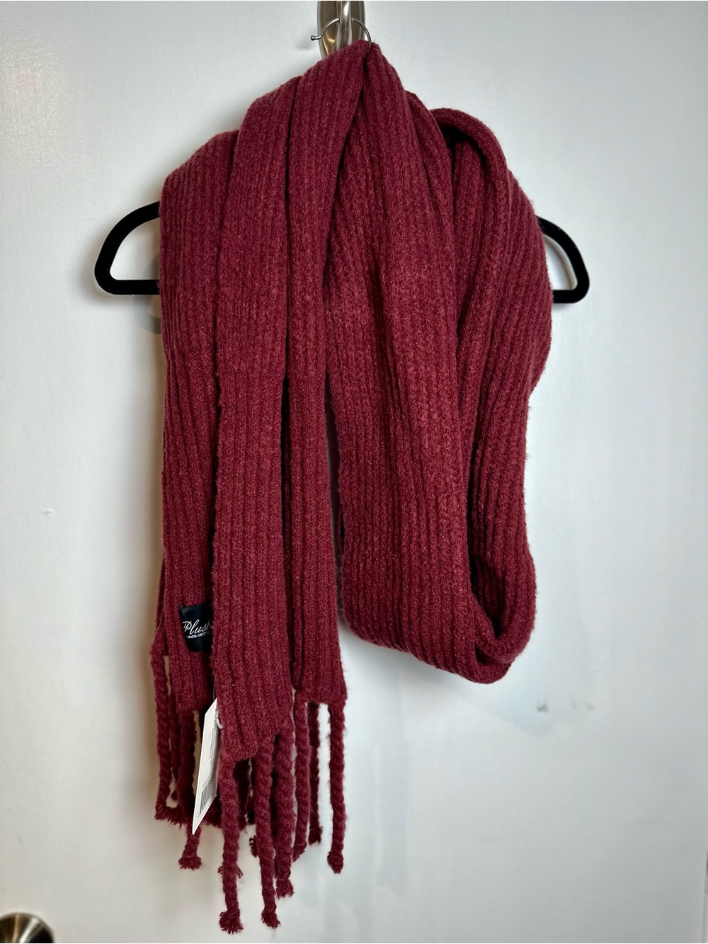Plush Ribbed Fringe Scarf in Wine